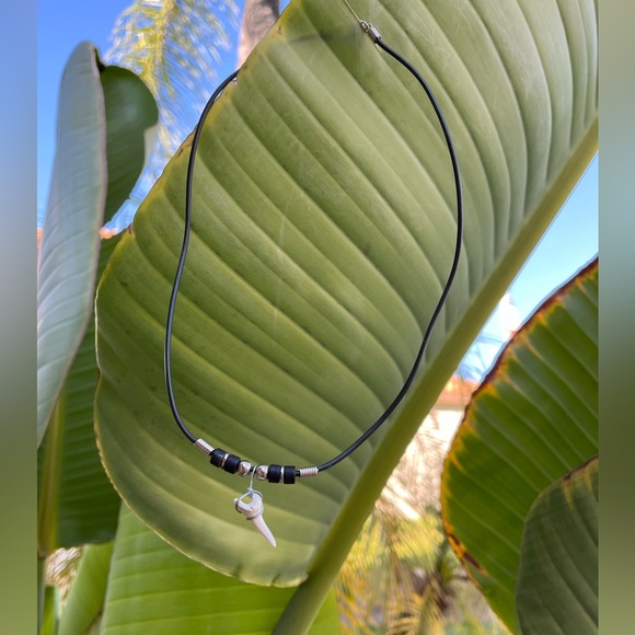 Shark Tooth Necklace Hawaii California Surf Beach Ocean Lucky Souvenir Wild Life - Picture 4 of 11